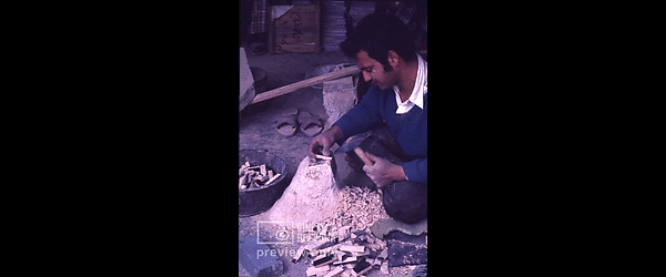 Pier Paolo Pasolini. Il fiore delle mille e una notte. 1974 / Iran, Esfahan, mercato Maden Sha, ceramisti al lavoro