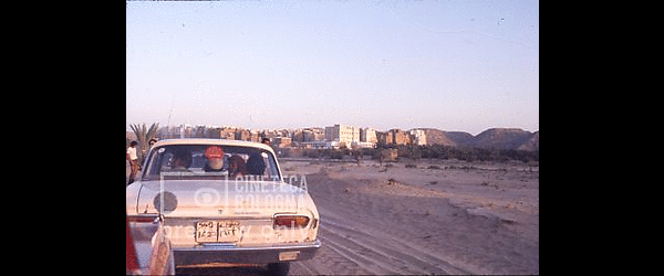 Pier Paolo Pasolini. Il fiore delle mille e una notte. 1974 / Sud Yemen, Hadramaut, Shibam all'alba, arriva la troupe