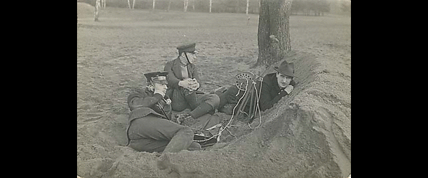 Soldiers with field telephone