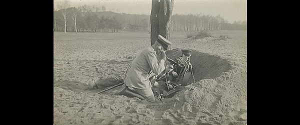 Soldiers with field telephone