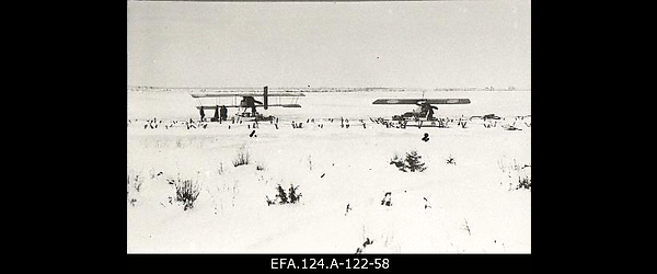 Vene 23. korpuse lennusalga lennukid “Voisin” ja “Morane-Parasol”
                    järvejääl [jaanuar 1917].
