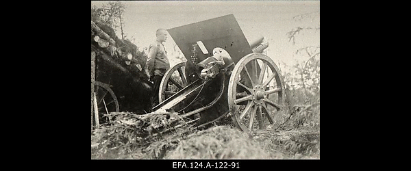 Vene 23. korpuse suurtükiväedivisjoni 23.Canet’ suurtüki lukk avatuna
                    [1916].