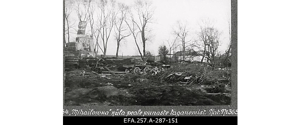 Lahingutegevuses hävinud taluhooned Mihhailovka külas Velje järve lähedal
                    1919. aasta sügisel.