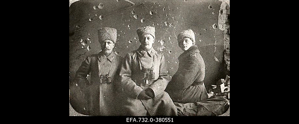 Vene 33.Jalaväediviisi 131.Tiraspoli polgu 1.pataljoni ohvitserid.
                    Vasakult: staabikapten Ostrikov, pataljoniülem kapten Boris Tamatin,
                    alamleitnant Lebedinski.