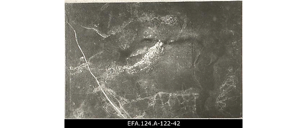 Aerofoto kaevikute liinist Bauska-Riia maanteel Franzi (Franzhof, Franči)
                    küla juures [1916].