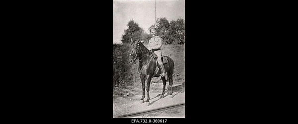Vene 33.Jalaväediviisi 131.Tiraspoli polgu ohvitser hobusel.