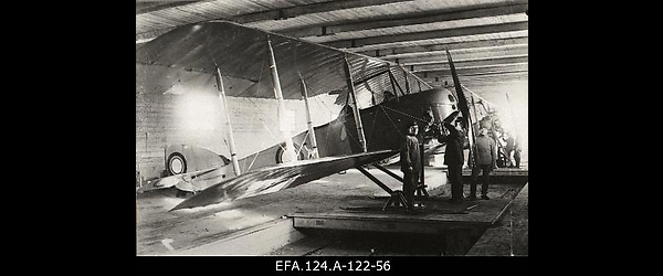 Vene 23. korpuse lennusalga lennuk “Dekan” angaaris [1917].