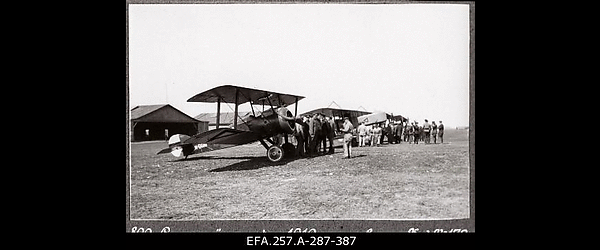 Lennuväesalga ülevaatus Lasnamäel 1919. aasta suvel.