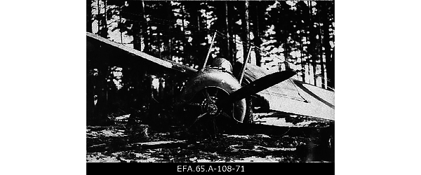 Vene 23. korpuse lennusalga piloodi Marš-Maršadi alla kukkunud lennuk
                    “Deperdussin” detail.
