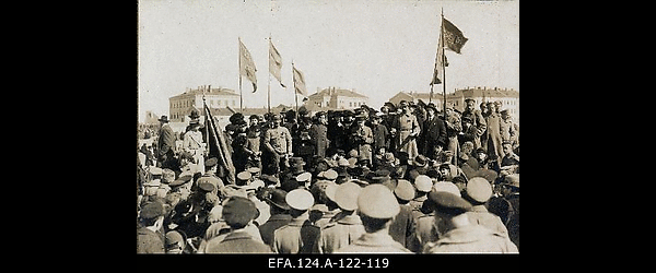 1. mai miitingulised laulmas Riias 1. 05.1917.
