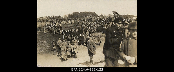 1. mai miitingulised Riia lähedal 1. 05. 1917.