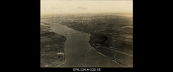 Aerofoto Daugava jõest ja “Ankru” (Spilve) lennuväljast Riia lähedal
                    [1916].