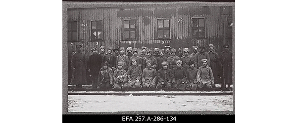Petseri lahingu käigus vangistatud Nõukogude Vene sõdurid Petseri
                    raudteejaamas.