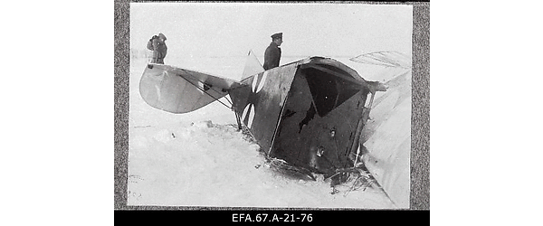 Vene lennuväe piloodi lipnik Jaan Mahlapuu poolt 28.veebruaril 1917
                    õhulahingus allatulistatud Saksa lennuki “Albatrossi” rusud.