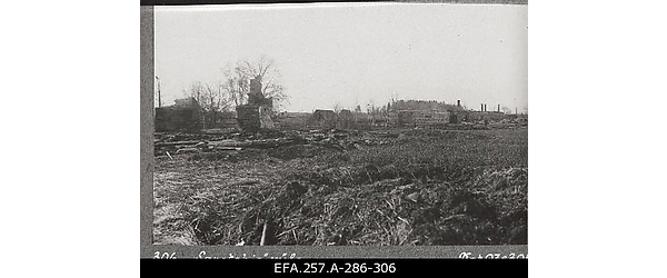 Lahingutegevuse käigus purustatud taluhooned Zaretšje külas.