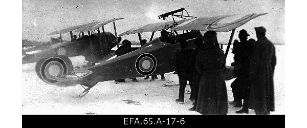 Vene 12.armee lennusalga kaks „Nieuport“ lennukit enne
                    starti.