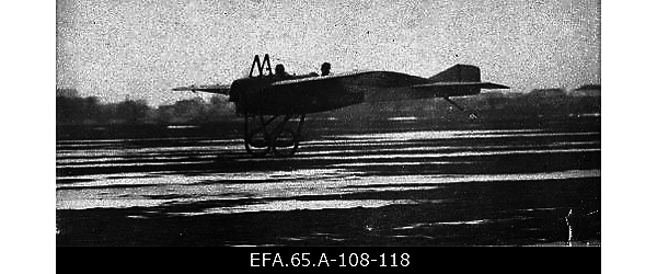 Vene 23. korpuse lennusalga lennuk “Deperdussin” õhku
                    tõusmas.