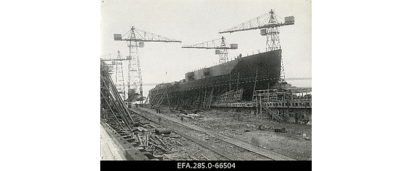 Ehitamisel olev Vene kergeristleja „Svetlana“ Vene-Balti
                    Laevaehitustehase dokis