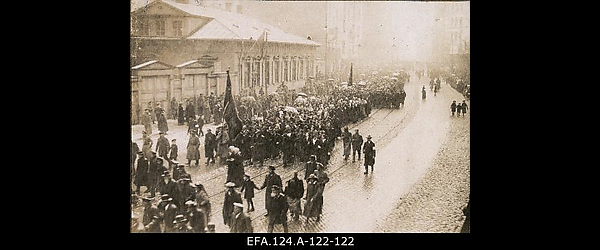 1. mai rongkäik Aleksandri bulvaril Riias 1. 05.1917.