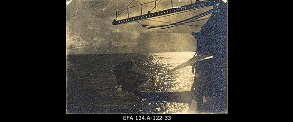 Vene vesilennuki veeskamine laevalt “Orlitsa” [1916].