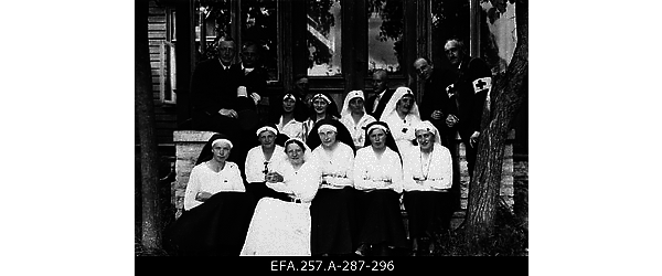 Taani Punase Risti ambulantsi personal Valgas 1919. aasta
                    suvel.
