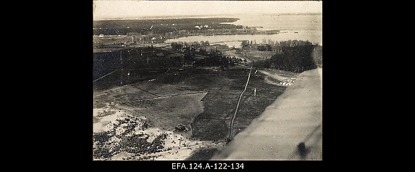 Aerofoto 1. mai miitingust Kiši järve lähedal Lätis
                    [1.05.1917].