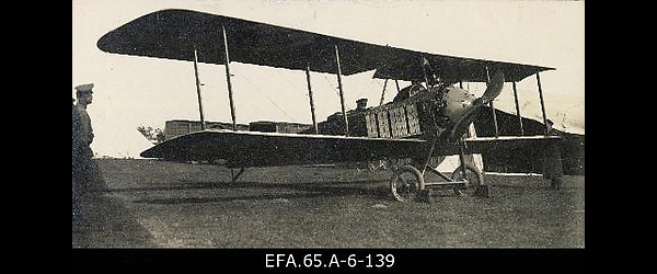 Vene 23.korpuse lennusalga lennuk “Anatra” enne starti.