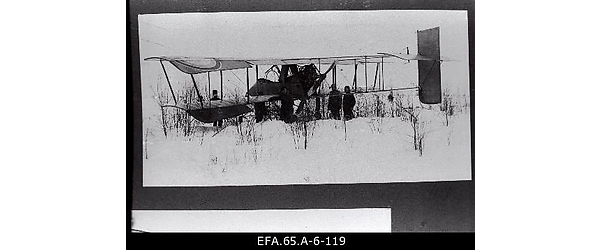 Vene 23.korpuse lennusalga hädamaandumise teinud lennuk
                    “Voisin”.