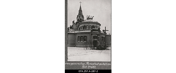 Nõukogude Vene vägede suurtükitules kannatada saanud Narva Püha Antoniuse
                    katoliku kirik.