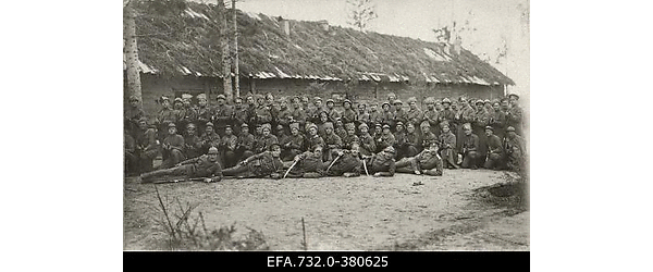Vene 33.Jalaväediviisi 131.Tiraspoli polgu 8.roodu pool koosseisu kasarmu
                    ees.