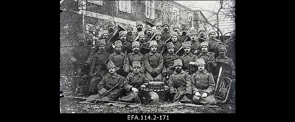 Vene 108.diviisi 430.Valga jalaväepolgu orkester, mille liikmetest enamus
                    olid eestlased.