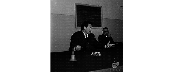 Pietro Germi e Mario Monicelli seduti al tavolo degli oratori
