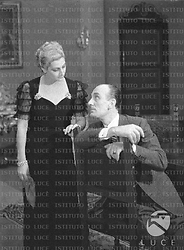 Roma Luigi Cimara ritratto in scena con un'attrice della compagnia