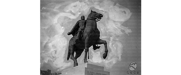 Napoli La statua equestre del generale Armando Diaz
