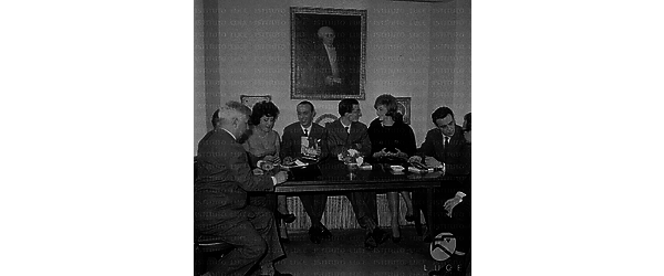 Sylva Koscina, Lizzani, Salvatore Sciascia ed altre personalità al tavolo degli oratori