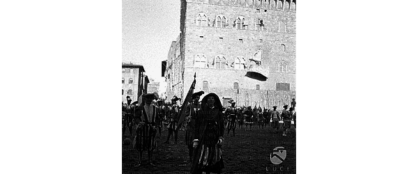 Firenze Un momento della cerimonia del calcio storico fiorentino in piazza della Signoria