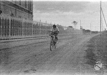 Carpena Bruno Mussolini in bicicletta