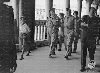 Venezia Autorità militari alleate riprese durante una visita alla città di Venezia, accompagnate da esponenti del comitato di liberazione