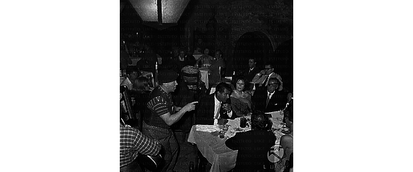 Roma Richard Egan, Daniela Rocca e Raoul Welsh seduti a tavola al ristorante 'Meo  Patacca'