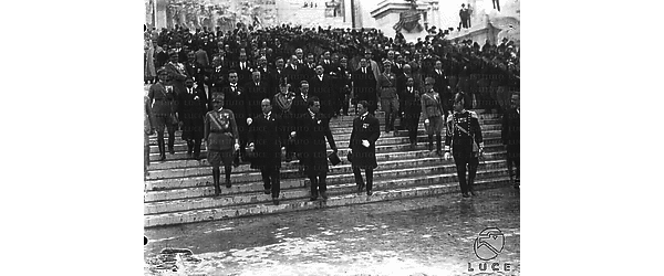 Roma Mussolini al Vittoriano al termine della cerimonia