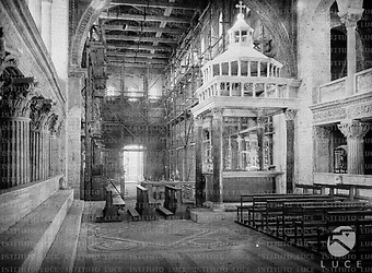 Roma Interno della basilica di San Lorenzo durante i lavori di restauro