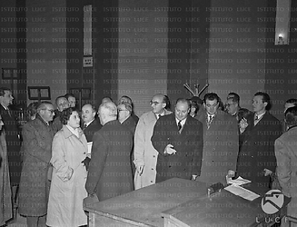 Roma I parlamentari della 1^ Commissione della Camera dei Deputati visitano una sala all'interno dell'Istituto Luce