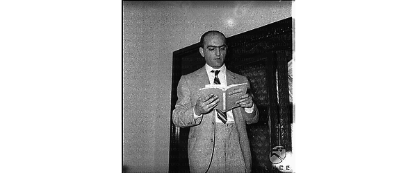 Giovanni Di Capua, direttore dell'agenzia Radar, nel suo studio - piano americano