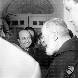 San Giovanni Rotondo Nel santuario di San Giovanni Rotondo, Padre Pio incontra il cantante napoletano Aurelio Fierro