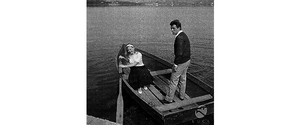 Roma Renato Salvatori e Alessandra Panaro in barca sul Tevere sul set del film Belle ma povere