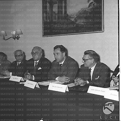 Tavolo degli oratori in occasione di un convegno organizzato dalla D.C.; da destra si riconoscono: Gianni Camindoli, Luciano Paolicchi, Luigi Volpicelli ed altra personalità - totale