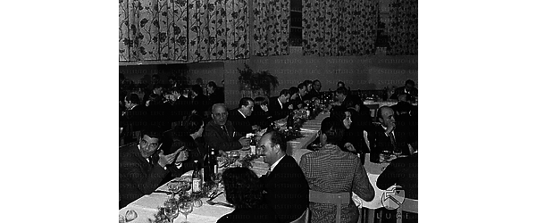 Roma Pranzo offerto a una delegazione in visita all'Istituto Nazionale Luce e a Cinecittà: Tito Marconi e il presidente del Luce Fattorosi siedono tra gli invitati