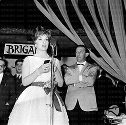 Roma Gina Lollobrigida sul palco del Brigadoon dopo aver ricevuto un premio