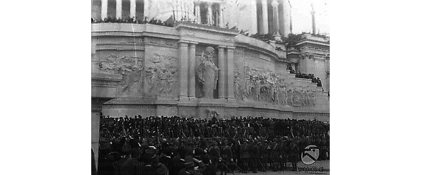 Roma La celebrazione al Vittoriano. Il saluto  della famiglia reale, delle autorità politiche e militari  alle bandiere dei reggimenti.
