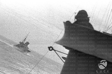 Mediterraneo Nave da guerra italiana in navigazione